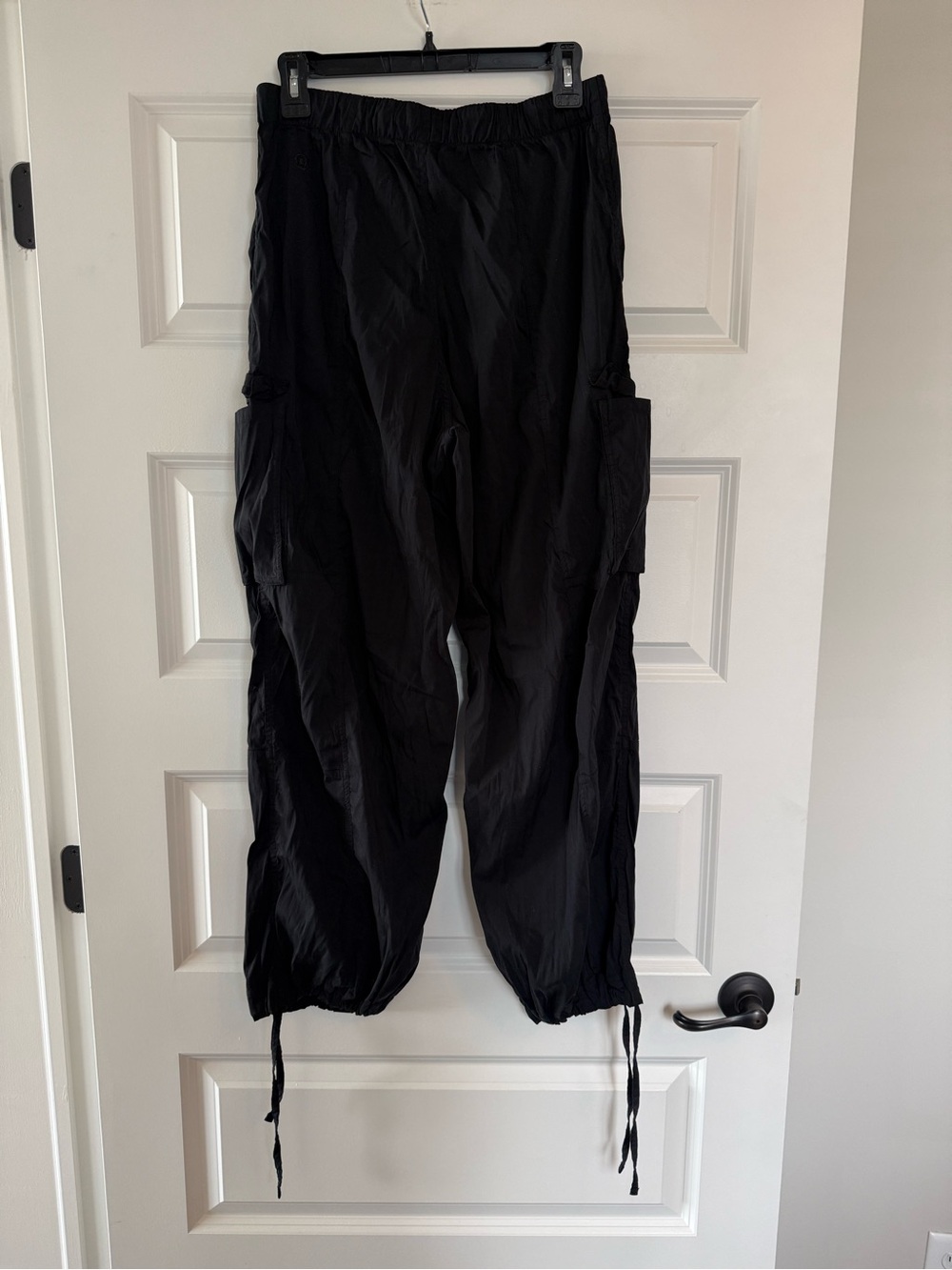 Lululemon Lightweight Adjustable Mid-Rise Cargo Pant - Picture 4 of 7